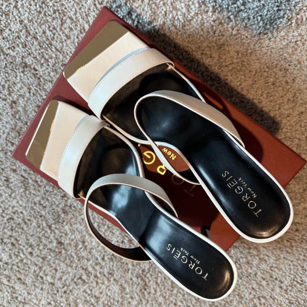 👠 Torgeis New York Black & White Heels with Gold Toe Accent | Size 9.5